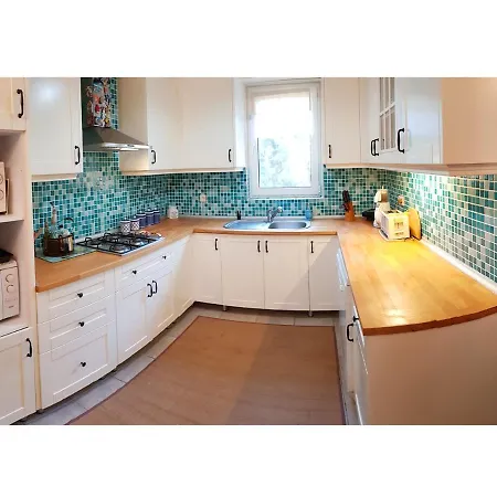 Private With Pool. Perfect Location!